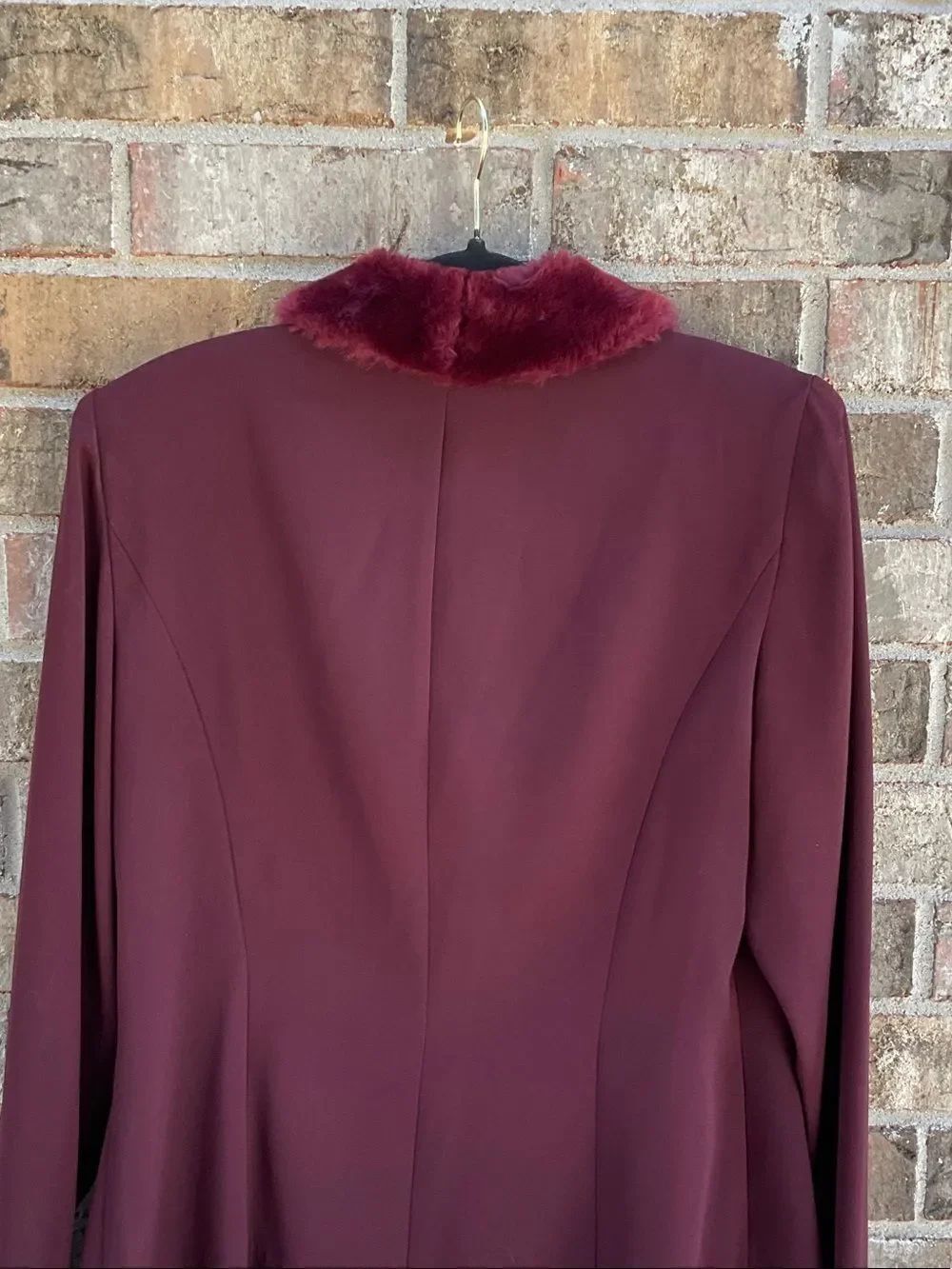 Take 50% OFF- Danny & Nicole Burgundy Blazer with Faux Fur Shawl Collar,Size-14 - Picture 8 of 10